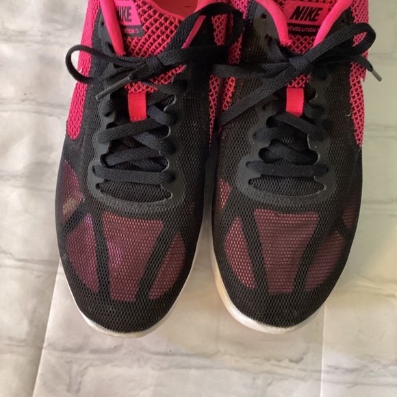 NIKE REVOLUTION 3 SNEAKERS (Size: 10) ( Color : Pink/ Black) PREOWNED - Picture 3 of 10